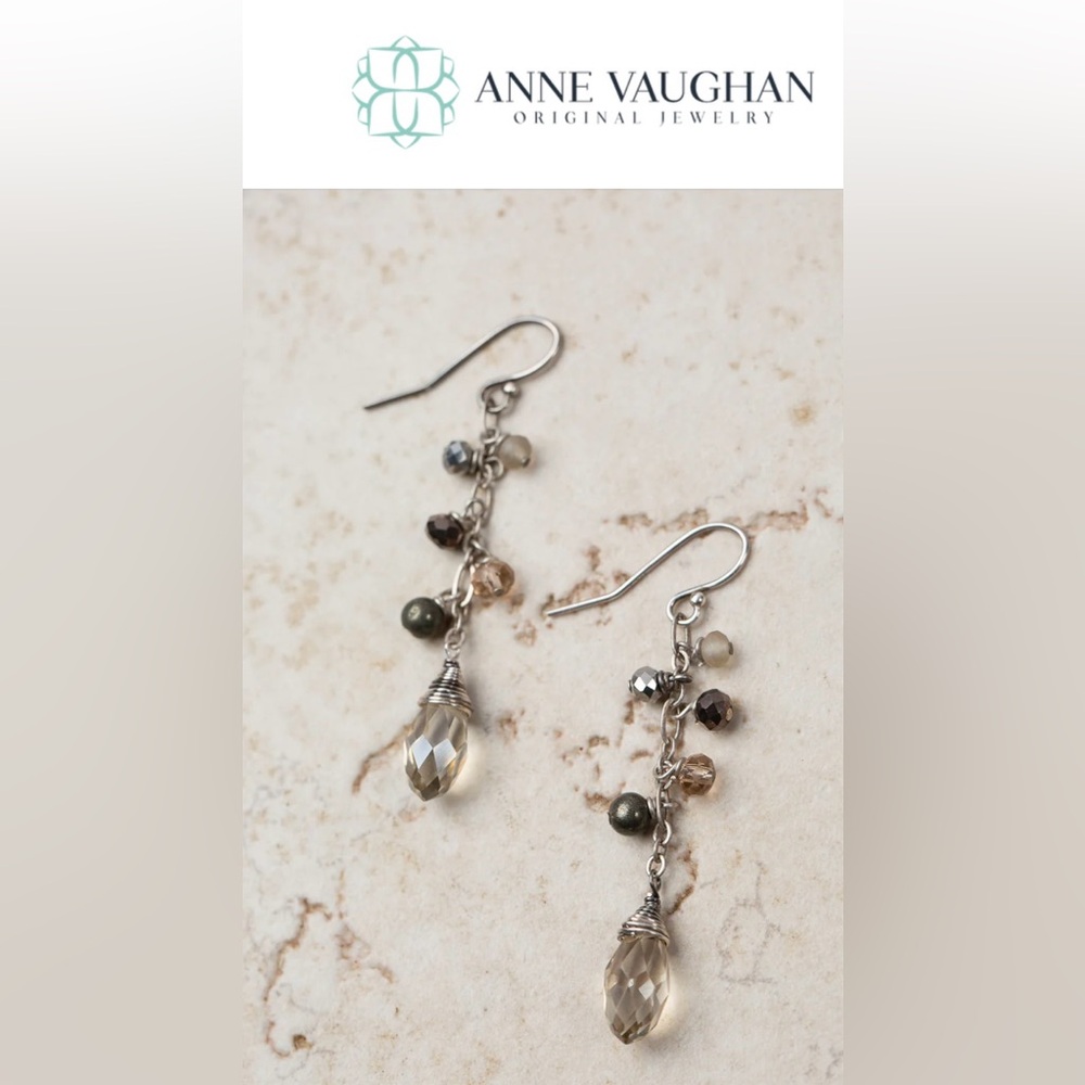 Anne Vaughan Designs Windsor Cottage Dangle
Cluster Earrings